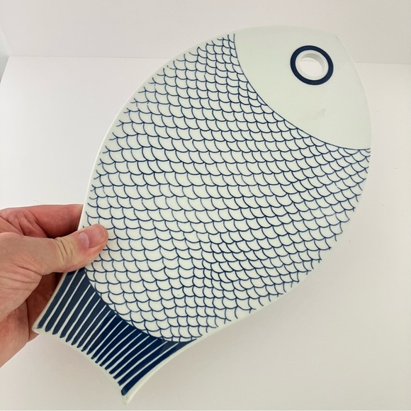 Arabia of Finland cutting board plate, fish. Design, Kaarina Aho. Year, 1950's. - Picture 3 of 10